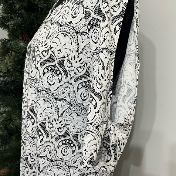 Black and White Patterned Dress Size Large - Picture 3 of 10